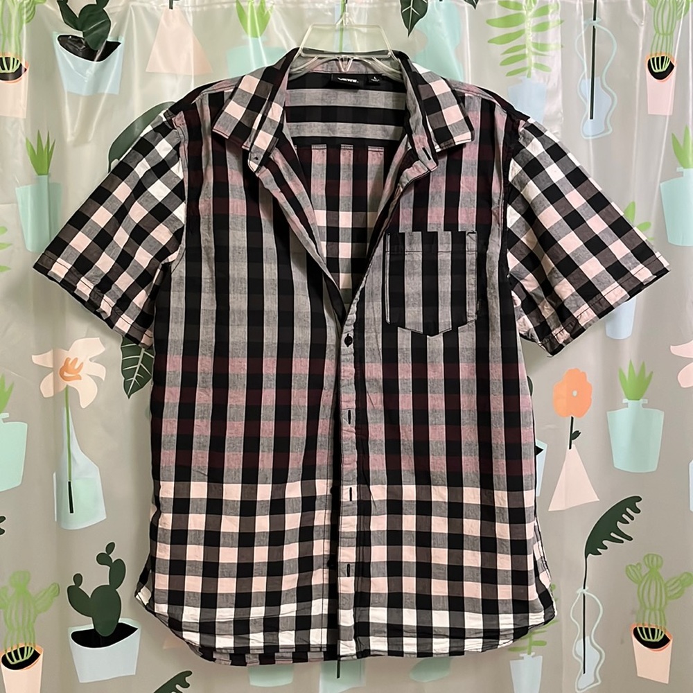 Men’s Vans off the wall plaid button down short sleeve shirt